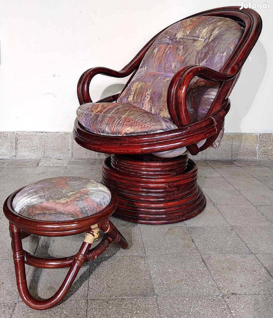 Rattan hajlított nád fotel és lábzsámoly, párnázott, Bp. II. ker