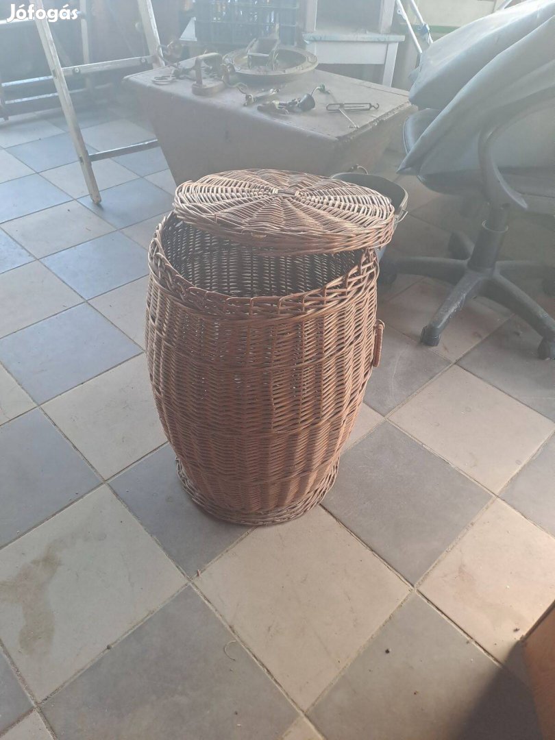 Rattan szennyes kosár