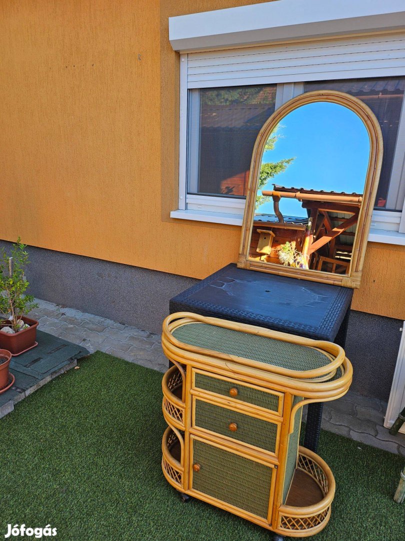 Rattan tükör előszobaszekrénnyel