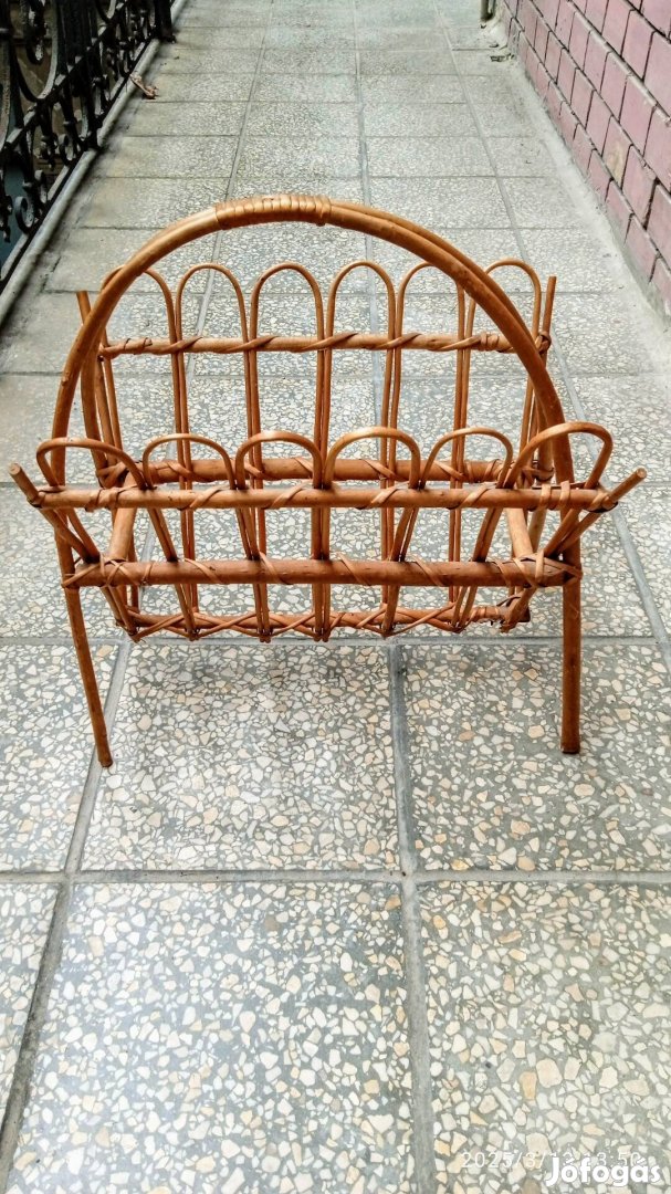 Rattan újságtartó hibátlan szép állapotban olcsón