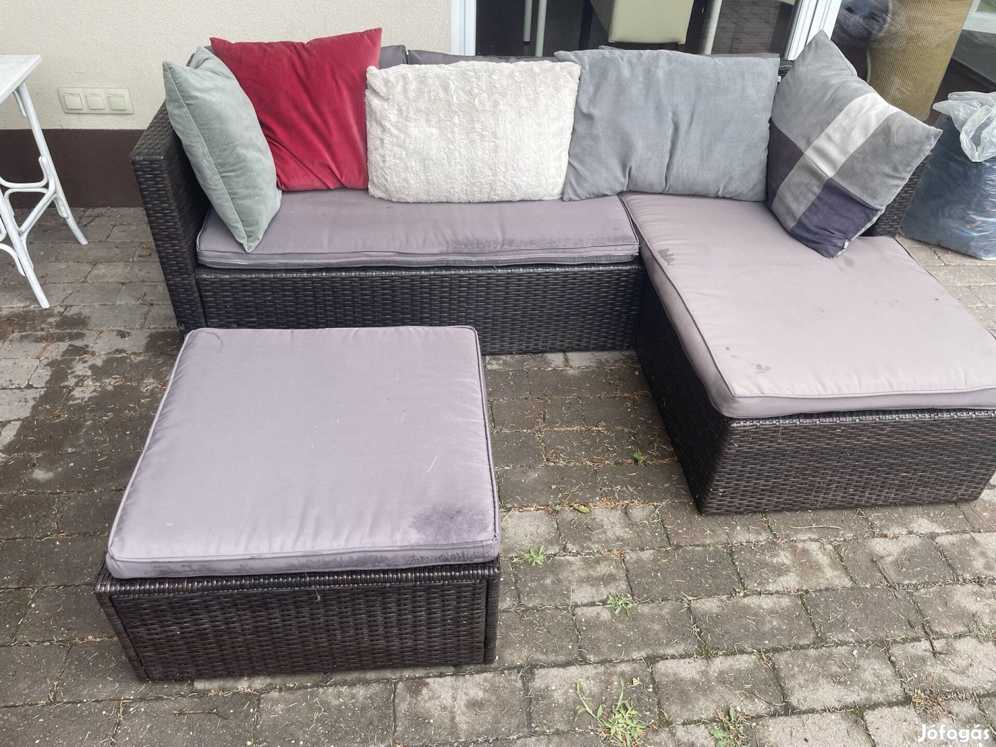 Rattan ülő ,dohányzóval eladó