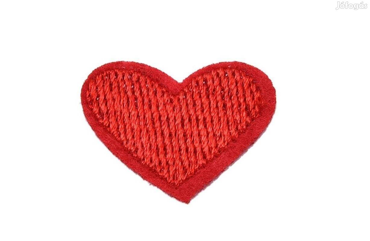 Rávasaló ruhára vasalható folt felvarró piros apró szív szivecske 26mm