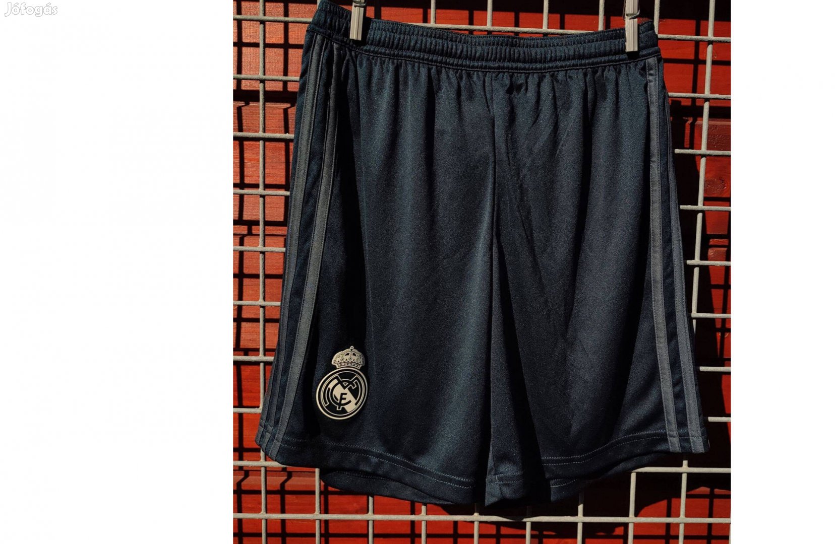 Real Madrid eredeti adidas sötétszürke gyerek rövid nadrág (152)