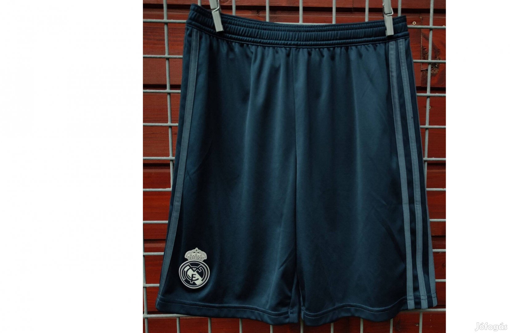 Real Madrid eredeti adidas sötétszürke gyerek rövid nadrág (L, 164)
