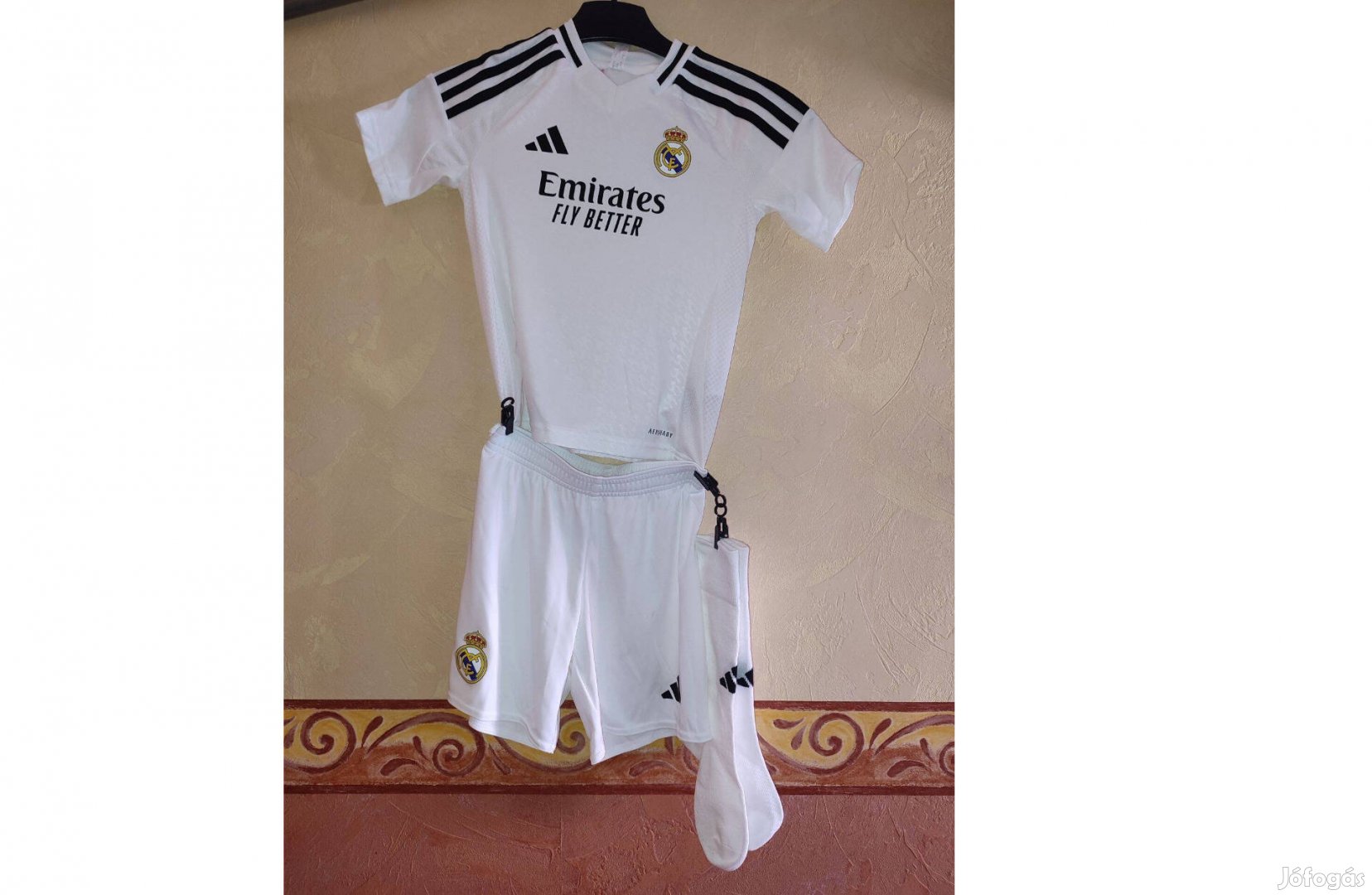 Real Madrid eredeti fehér fekete 2024-25 adidas mez szett