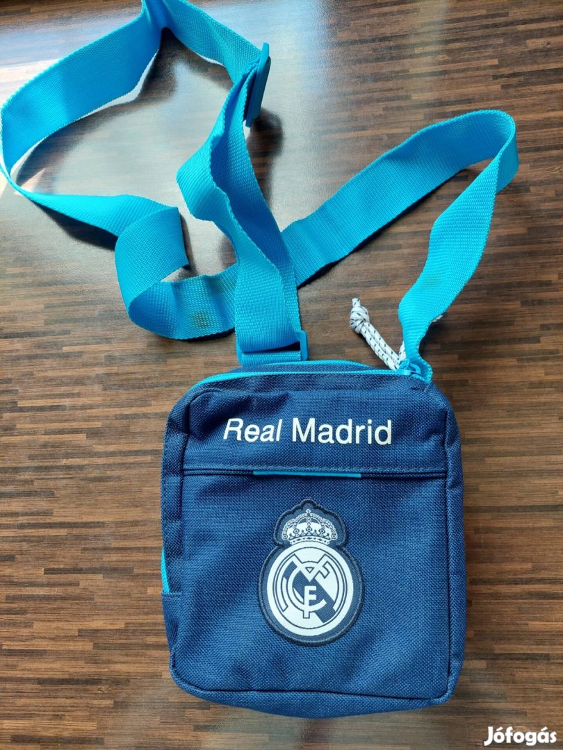 Real Madrid oldaltáska 