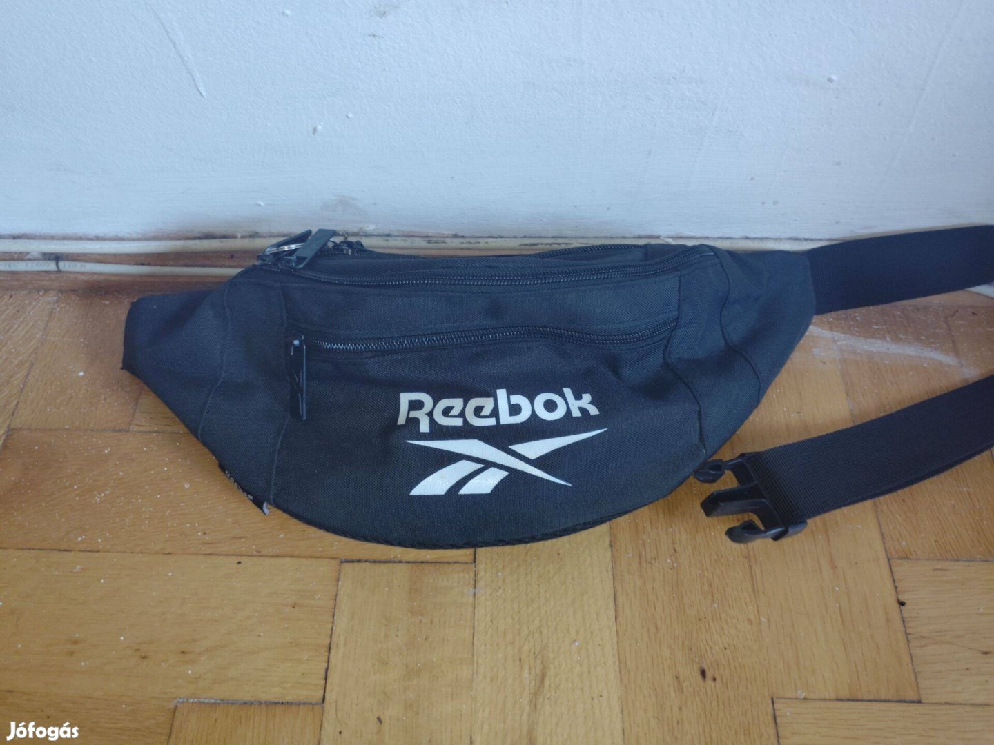 Rebook öv táska