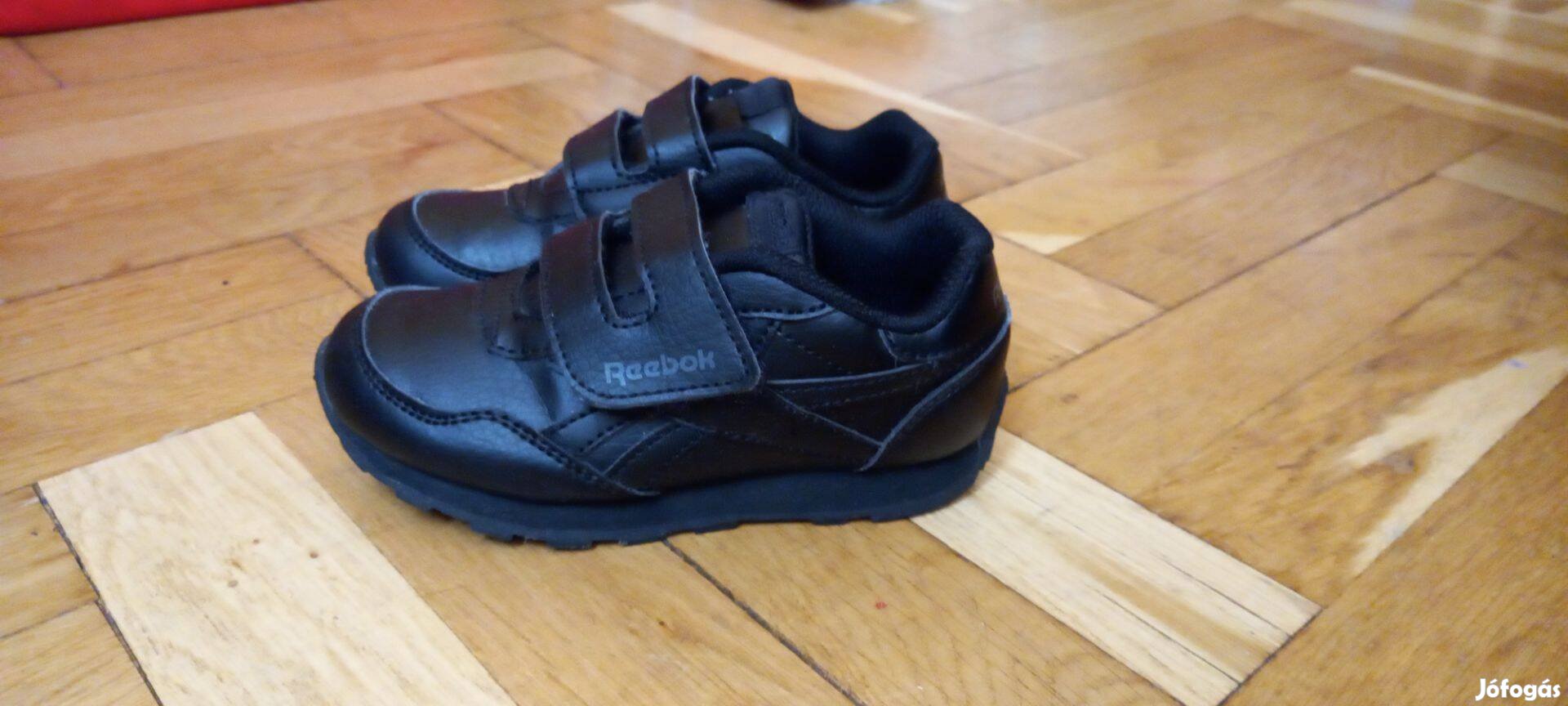 Reebok fiú cipő 26-os