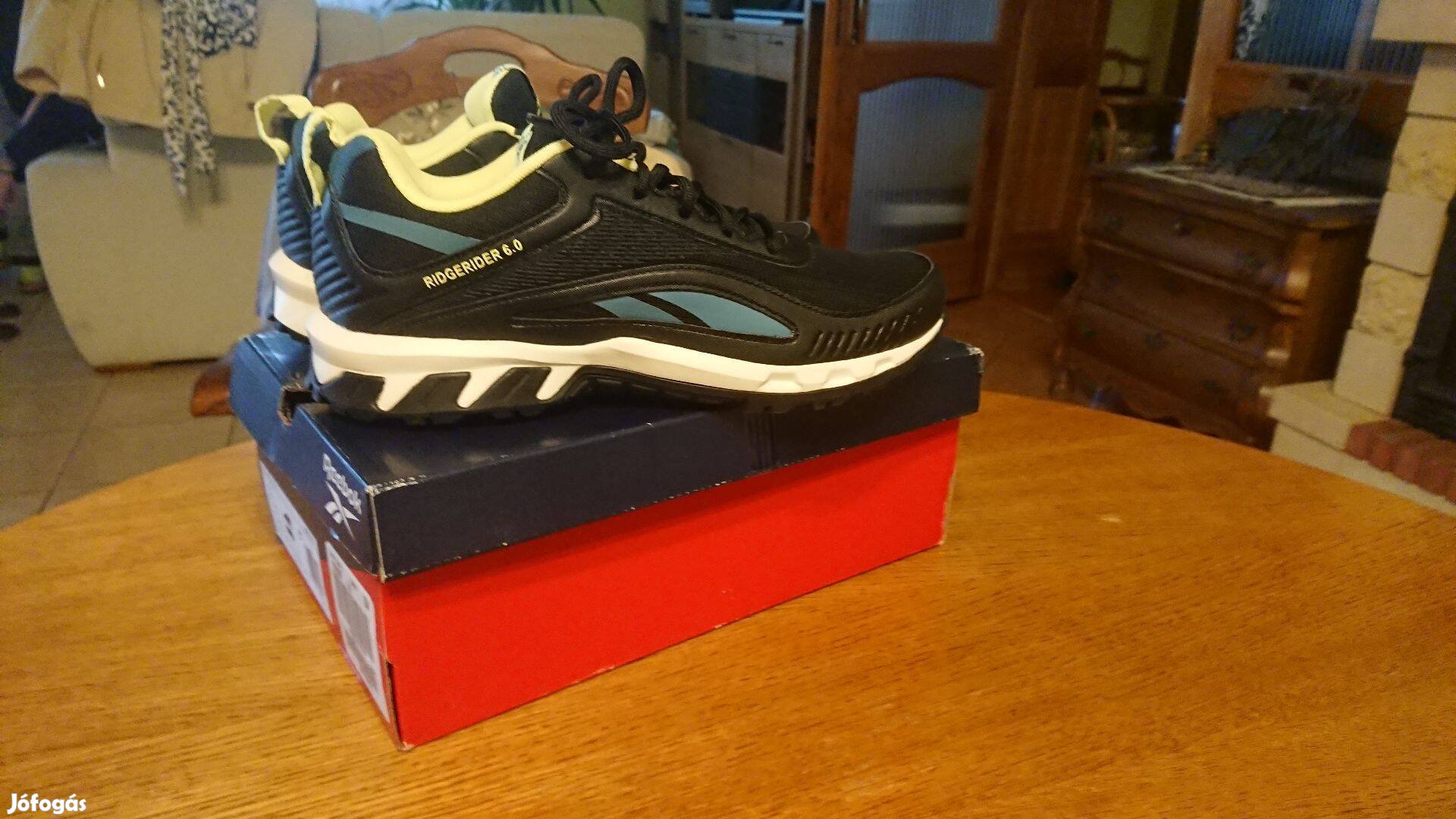 Reebok sport cipő 8,5 méret vadonatúj