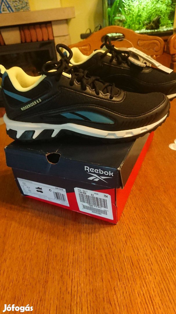 Reebok sport cipő 8,5 méret vadonatúj