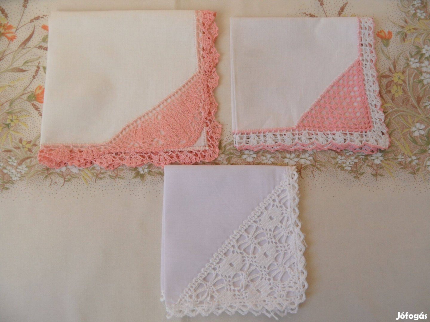 Régebbi csipkés díszzsebkendő csomag 3 db.