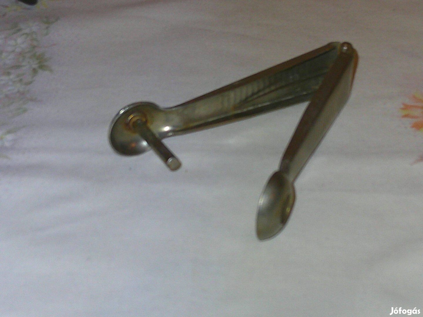 Régebbi fém meggymagozó