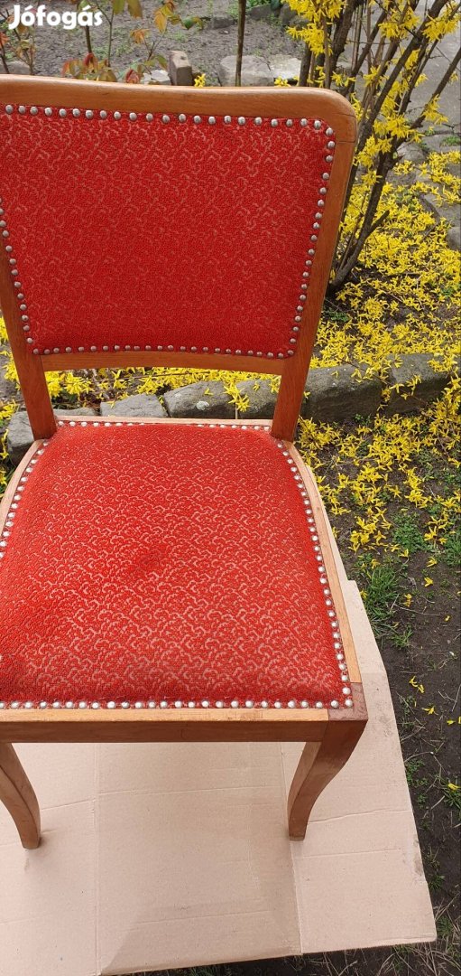 Régebbi piros szegecses szék eladó 