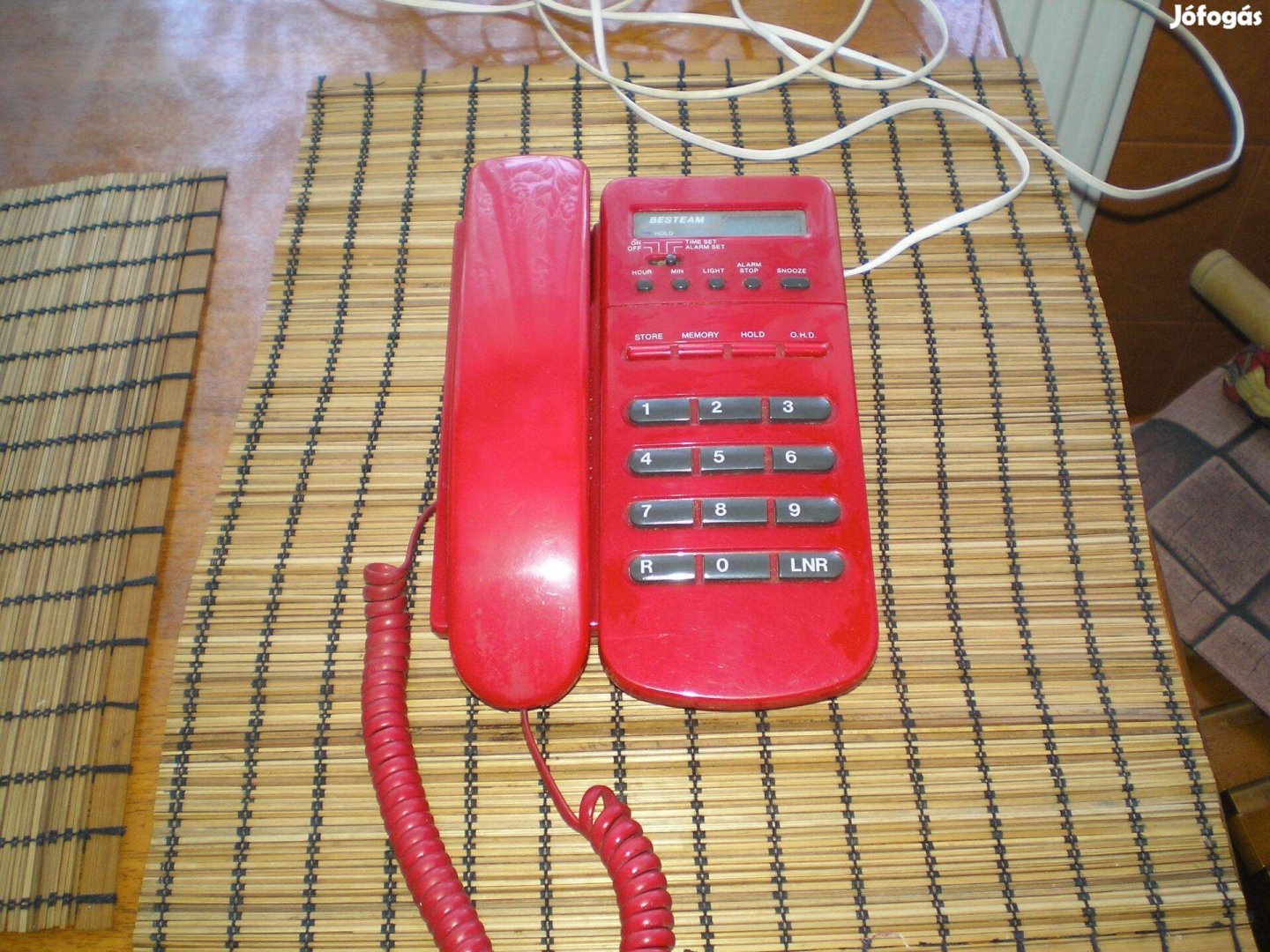 Régebbi piros színű telefon szép állapotban ébresztős Csak telefon!