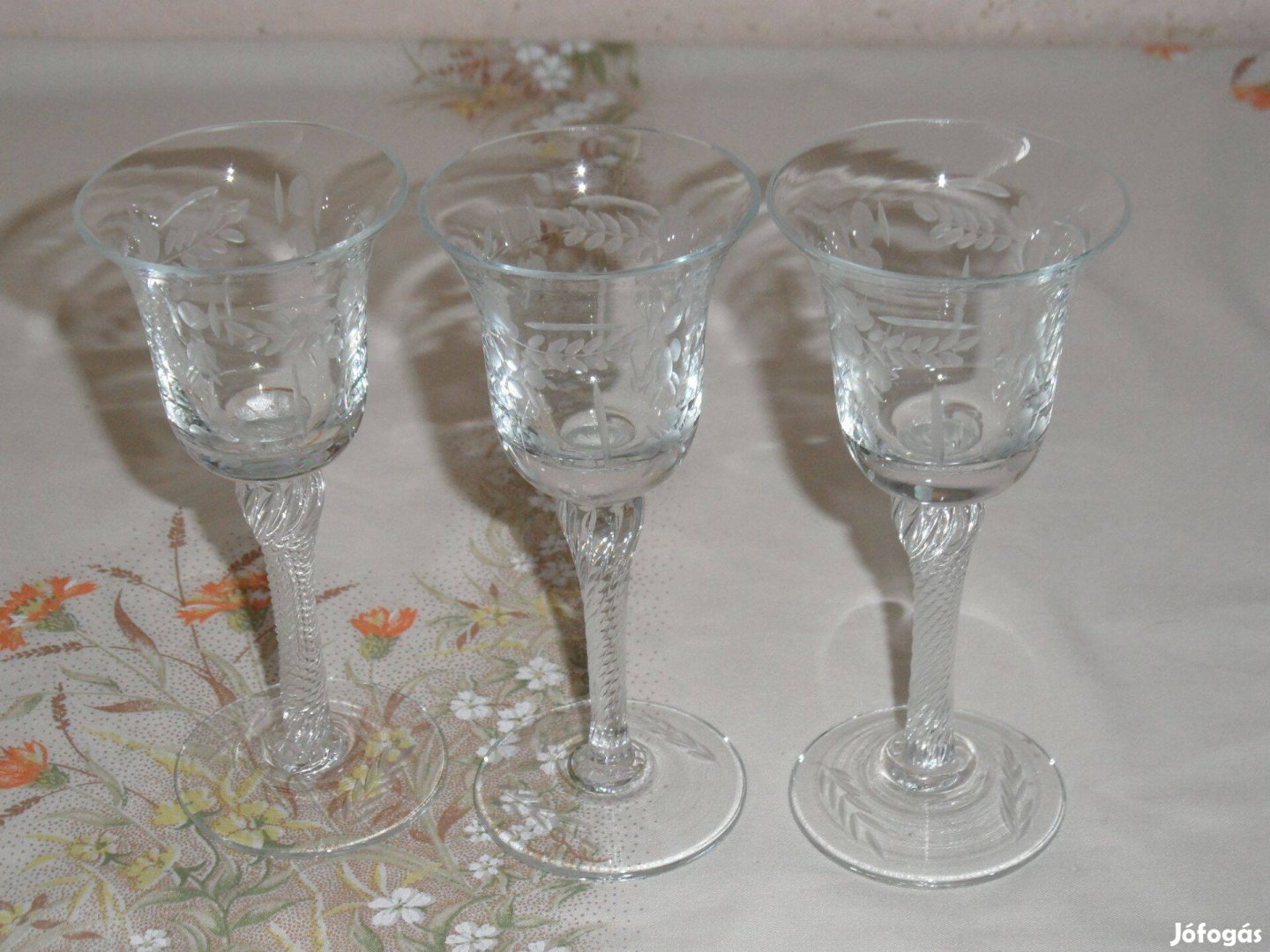 Régebbi talpas likőrös, boros üveg pohár 3 db.