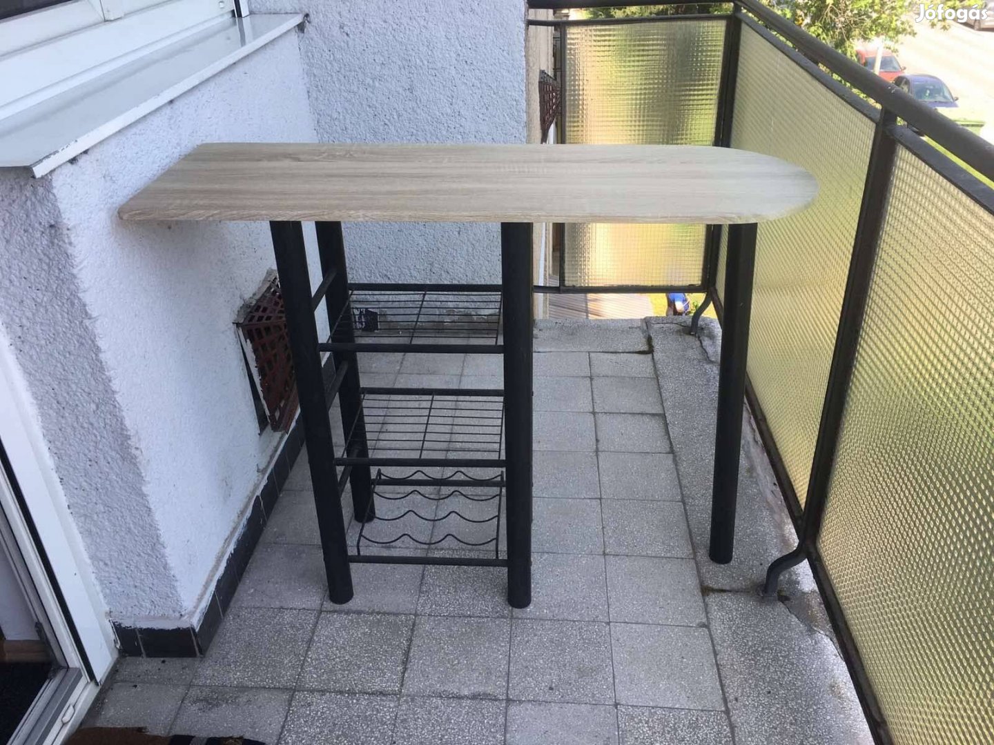 Reggeliző asztal polcokkal, újszerű