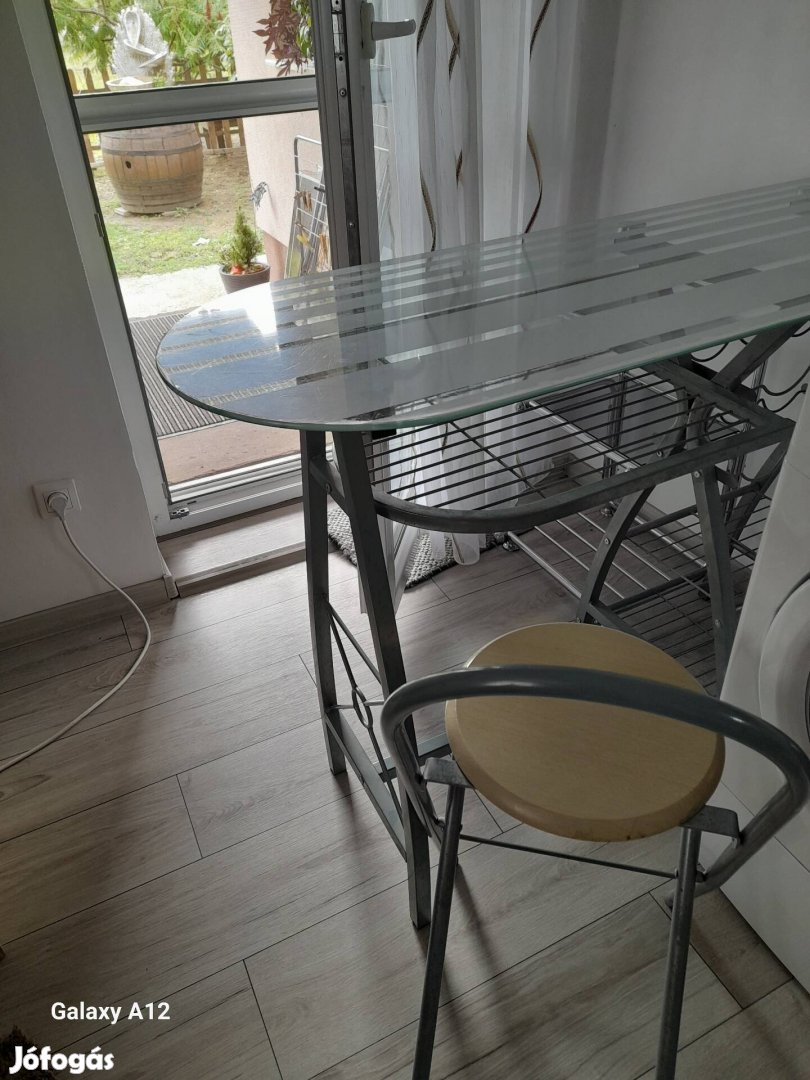 Reggeliző asztal üveglappal eladó