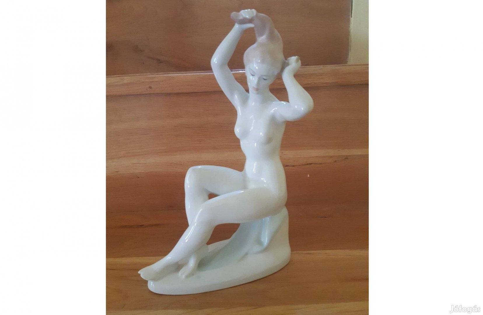 Régi Aquincum porcelán figura nipp szobor fésülködő nő retro