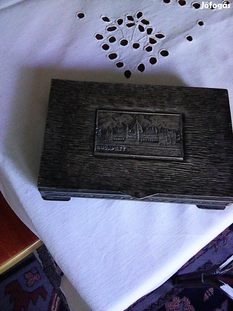 Régi Budapest feliratú iparművészeti fém fa betétes dísz