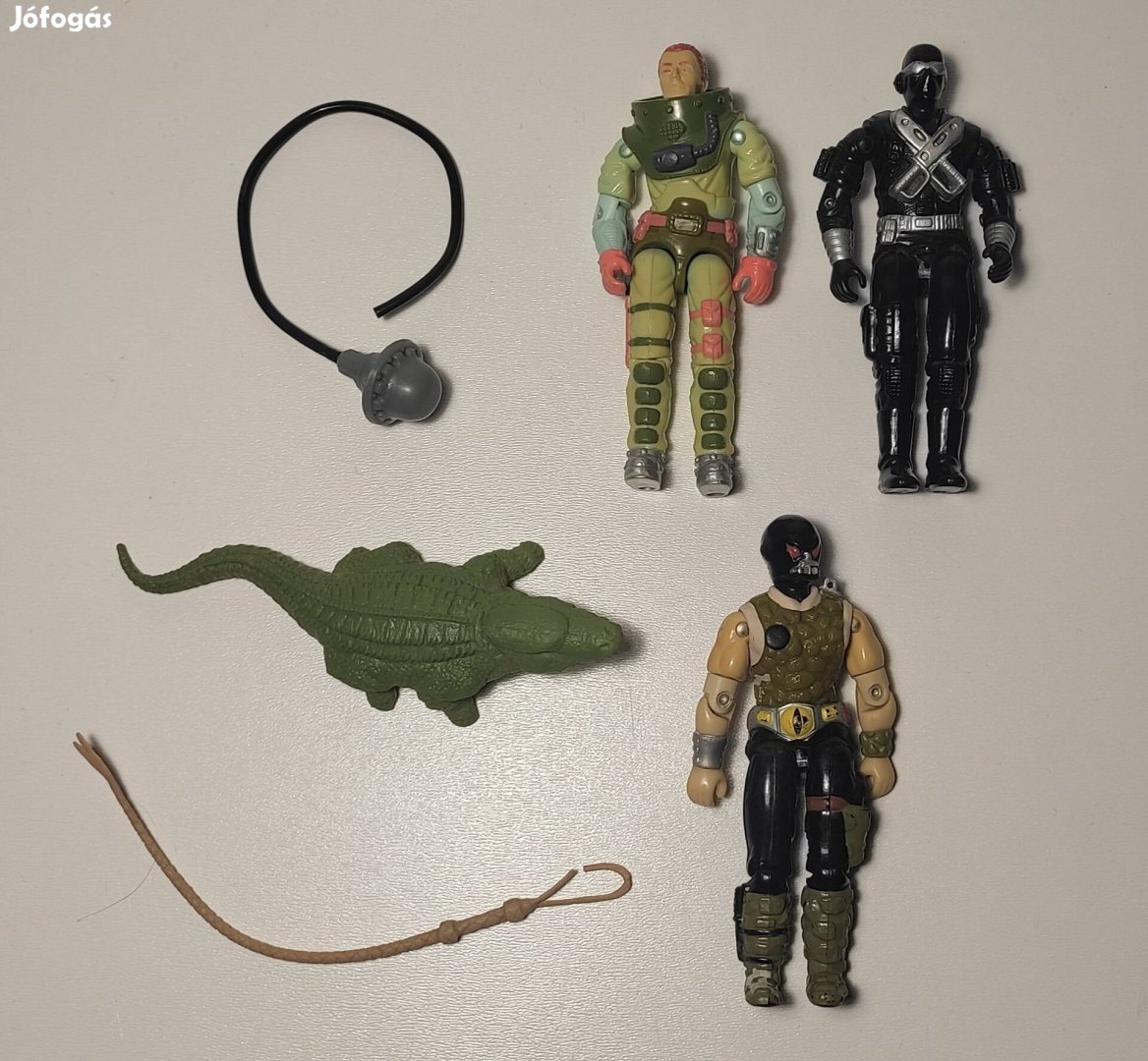 Régi G.I.Joe figurák különböző kiegészítőkkel, vegyes állapotban