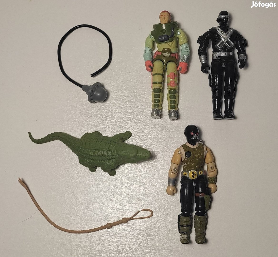 Régi G.I.Joe figurák különböző kiegészítőkkel, vegyes állapotban