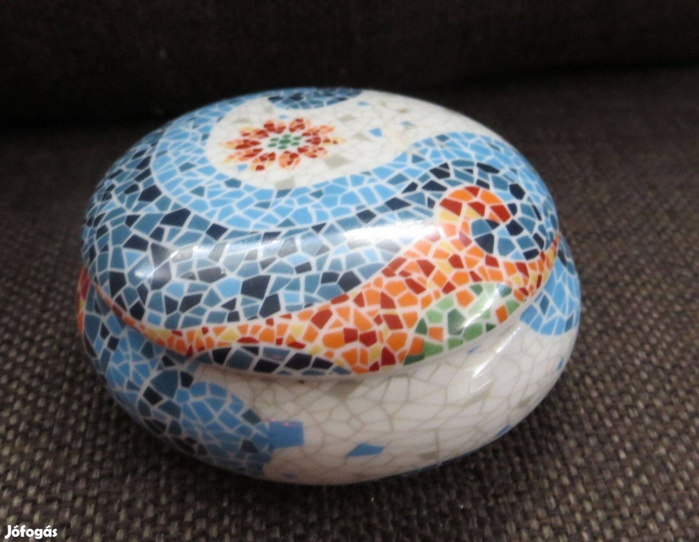 Régi Gaudí-stílusú mozaik díszdoboz ékszertartó