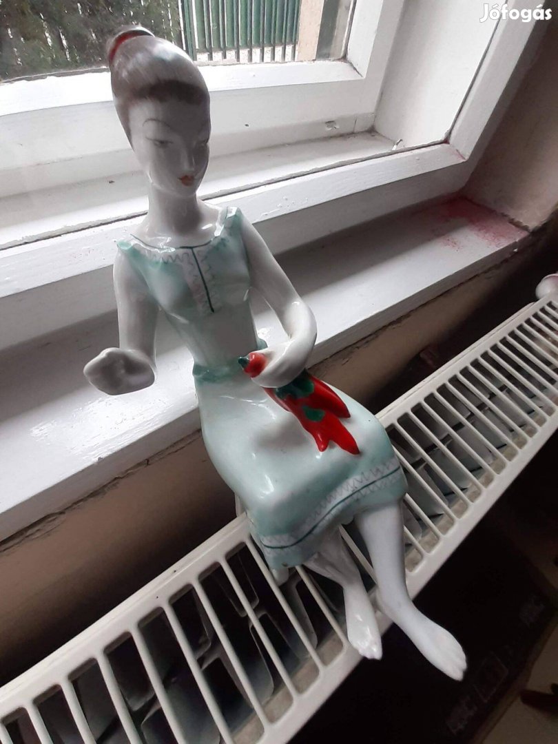 Régi Hollóházi nipp figura paprika fűző porcelán