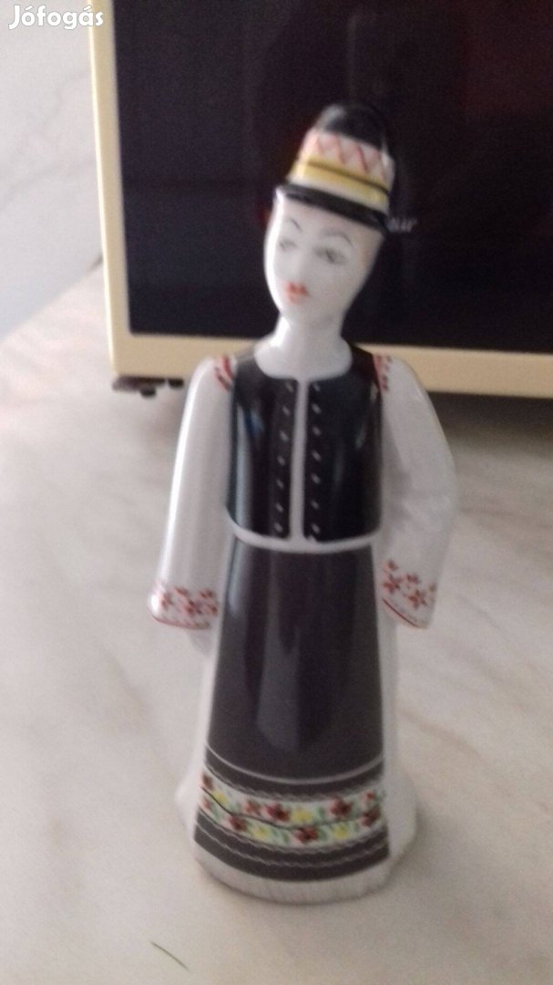 Régi Hollóházi porcelán nipp Matyo legény