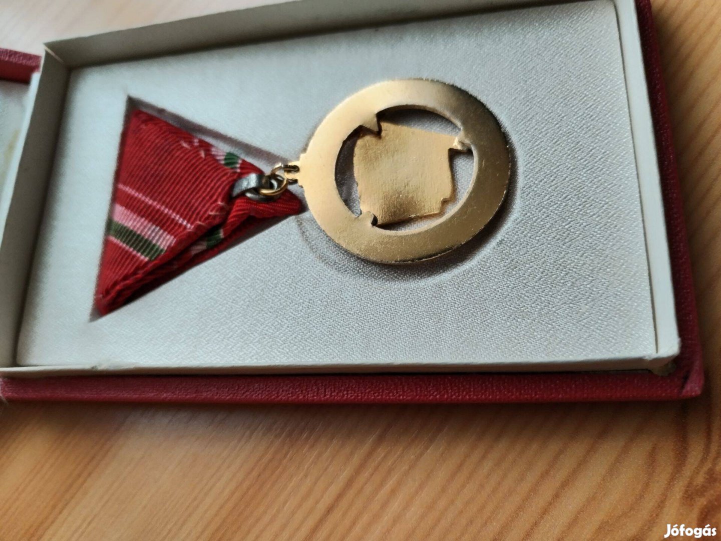 Régi KISZ kitüntetés eredeti dobozában