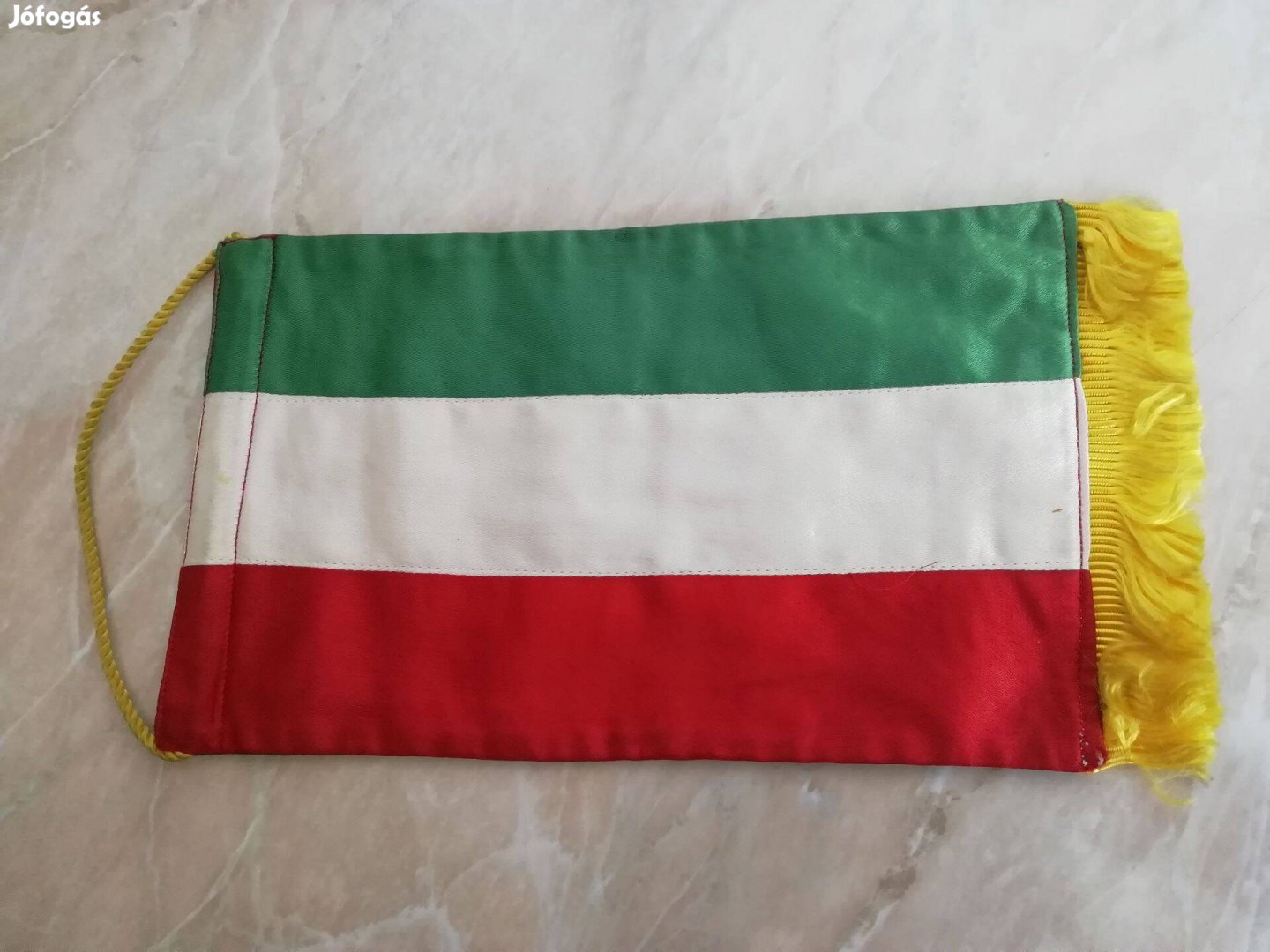 Régi Magyar selyem kézel varrot asztali zászló