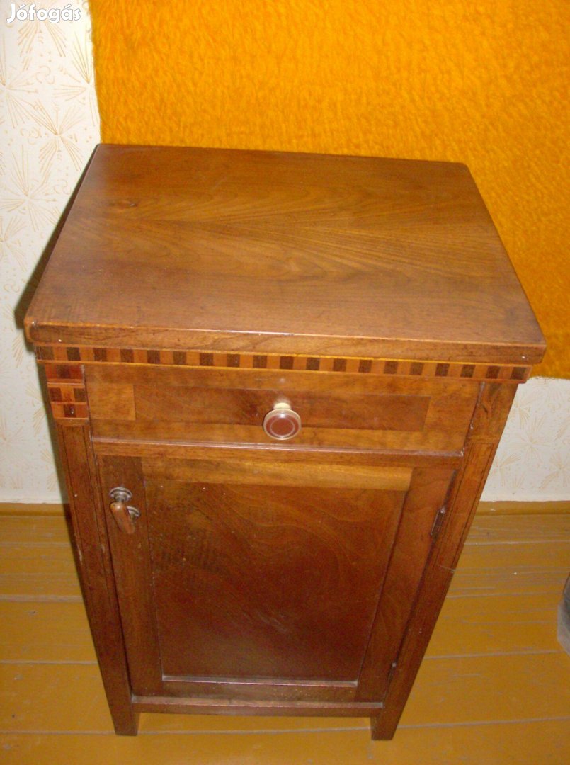 Régi Ruhásszekrény Éjjeliszekrény Fésülködővel Eladó