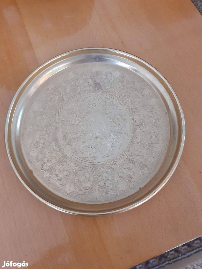 Régi USSR vésett mintás fém tál átm 18cm