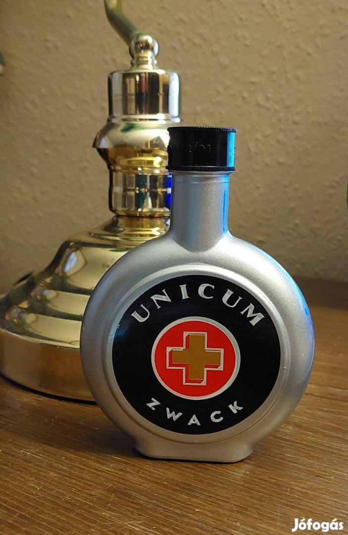 Régi Unicum Unikumos üveg lapos üveg Zwack J. és társa