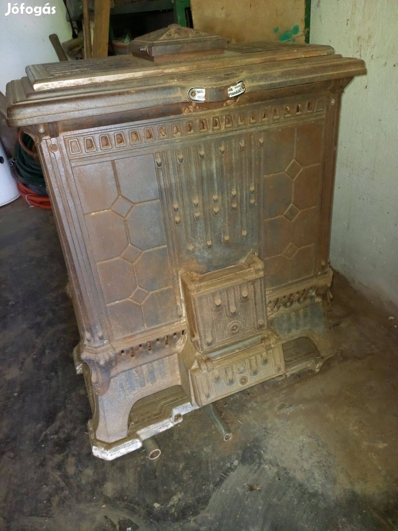 Régi , antik salgótarjáni öntvény öntöttvas kályha