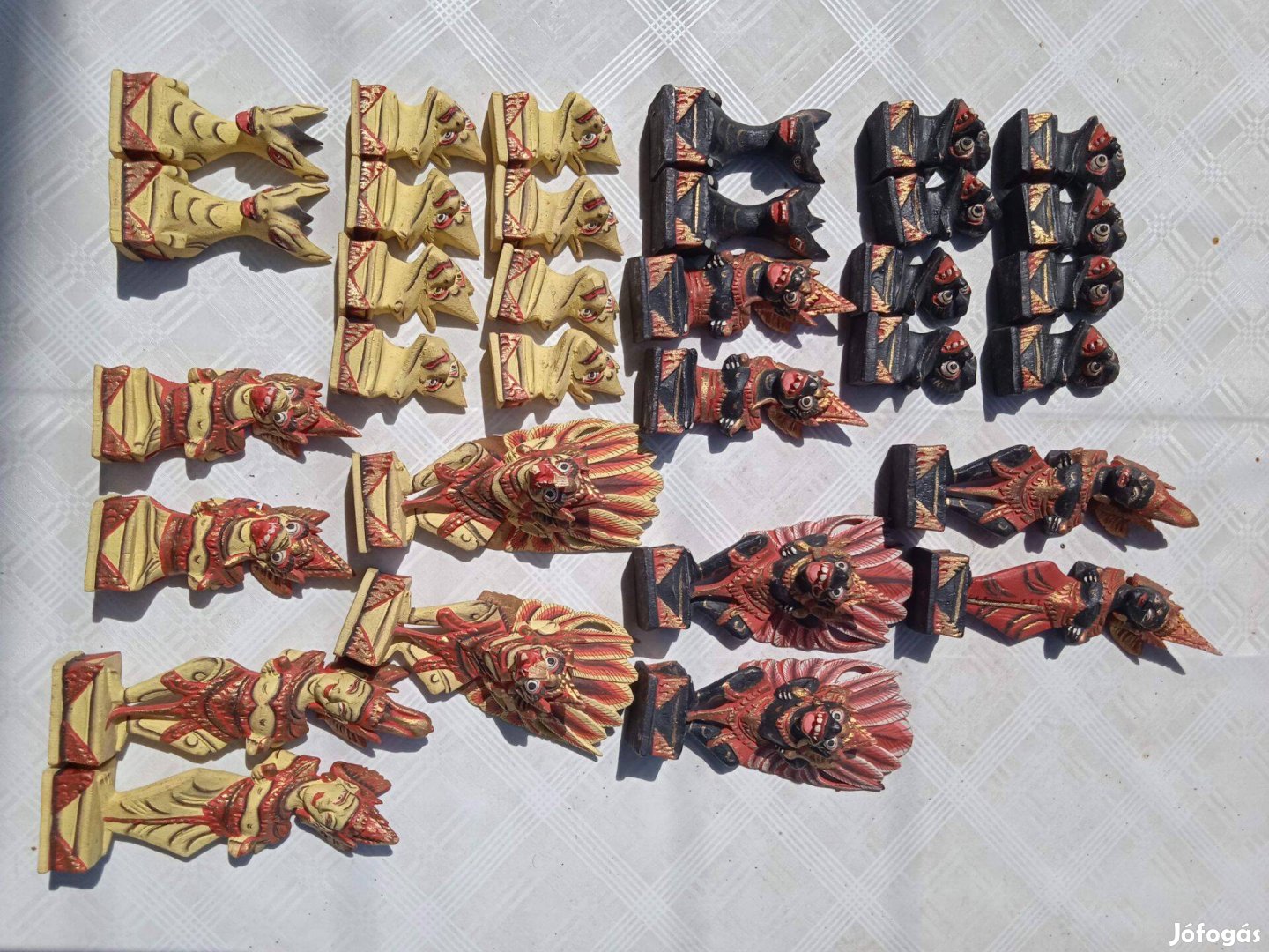 Régi , indonéz vagy indiai keleti fából faragott sakk figura készlet