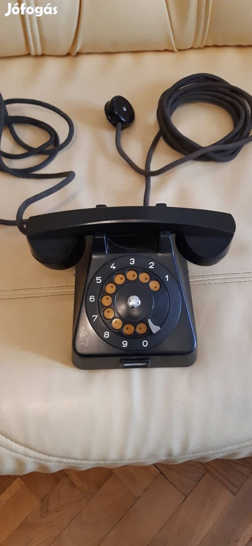 Régi , retro , kb 60 éves vezetékes , tárcsás CB 555 bakelit telefon