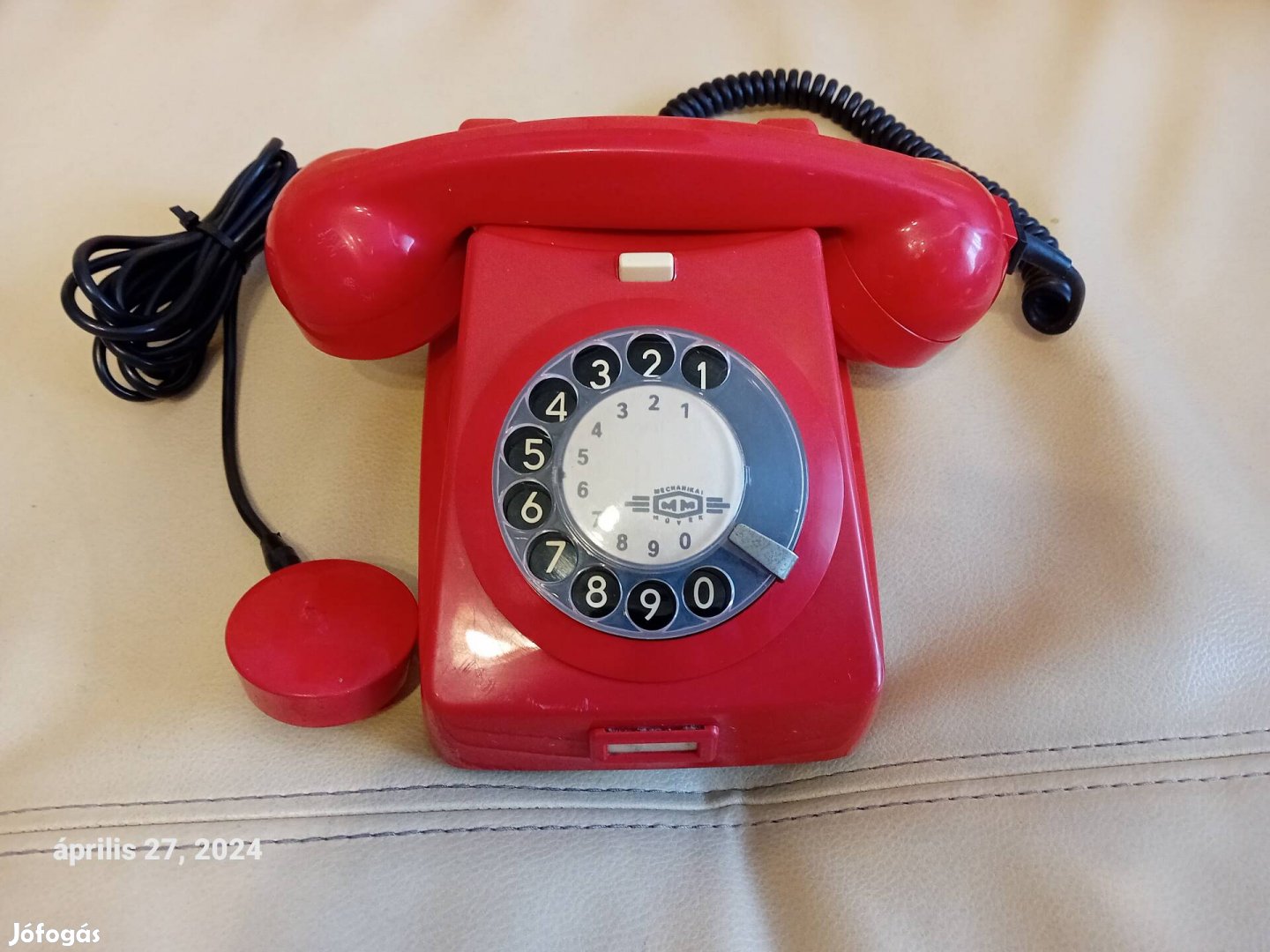 Régi , tárcsás , vezetékes , szép állapotú piros telefon 