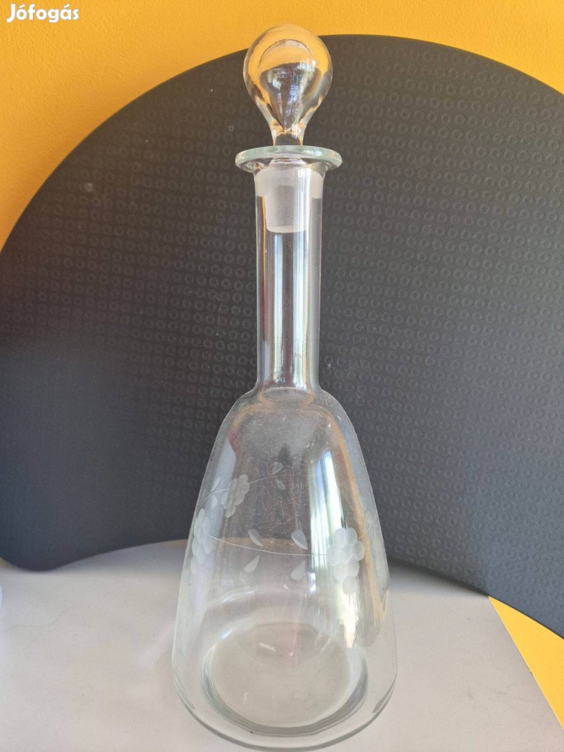 Régi, csiszolt üveg borkiöntő, dekanter