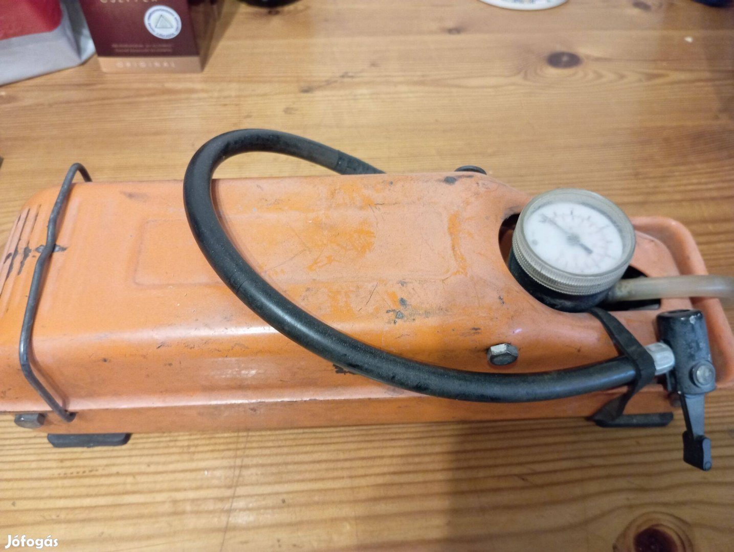 Régi, de jól működő autós lábpumpa nyomásmérővel 1800 Ft Bp. 3