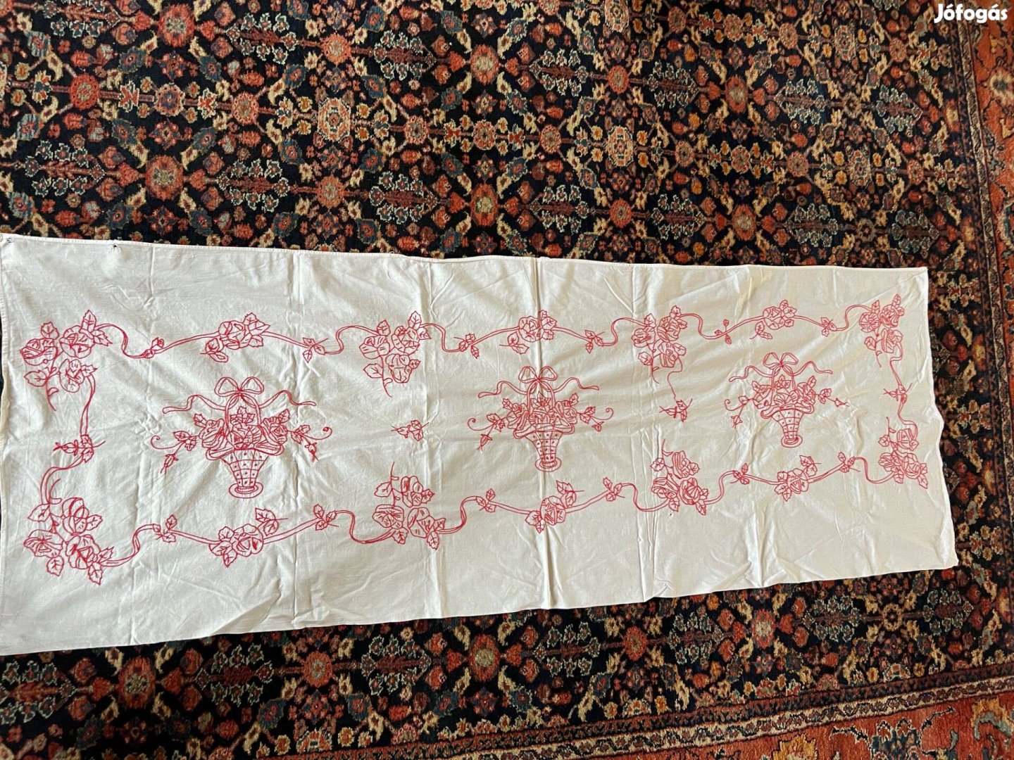 Régi, hímzett falvédő eladó 66,5×180 cm