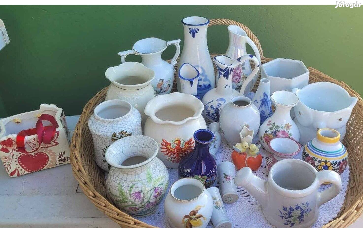 Régi, porcelán mini-kicsi vázák 24 db