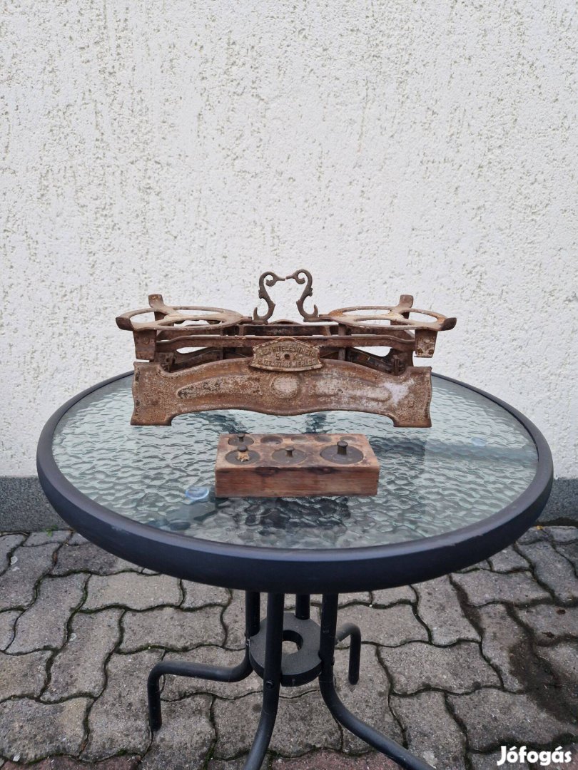 Régi, retro asztali mérleg réz súlyokkal jól működő, szép állapotban