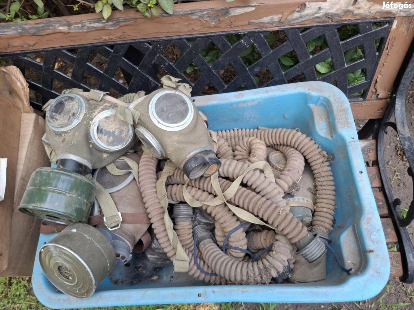 Régi, retro gázálarc, légzőkészülékkel, csövekkel 16000