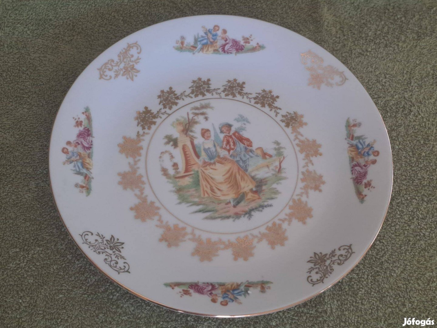 Régi, romantikus jelenetes porcelán tányér