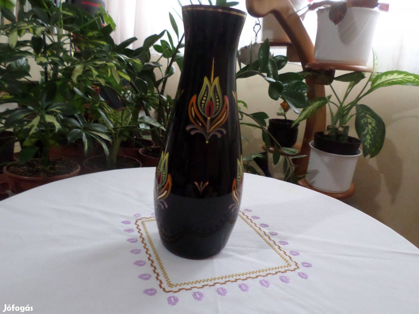 Régi, üveg fekete virág mintás váza