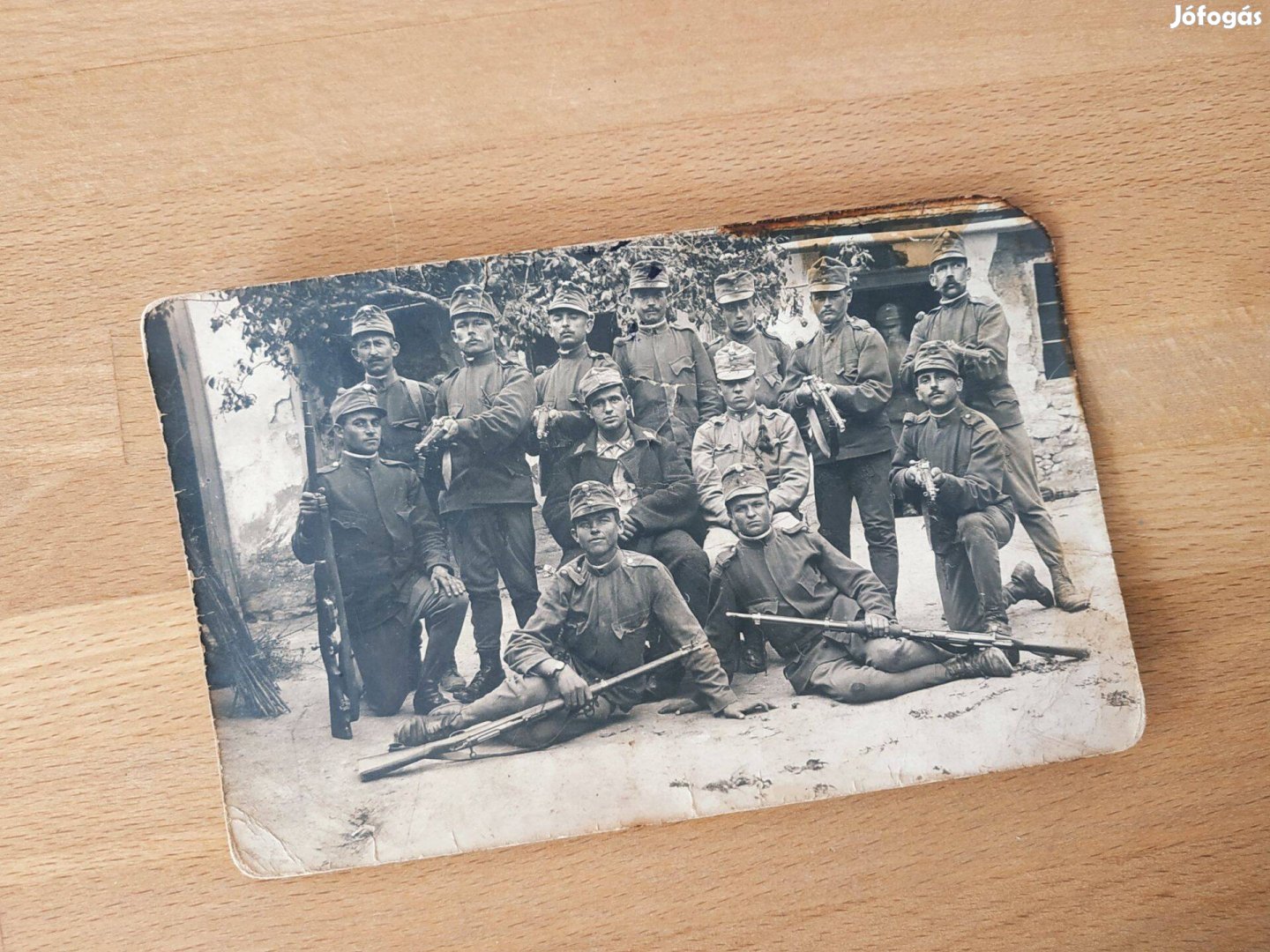 Régi, vintage, fekete-fehér csoportkép, képeslap - "katonák"