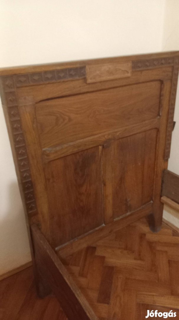 Régi ágy hagyatékból