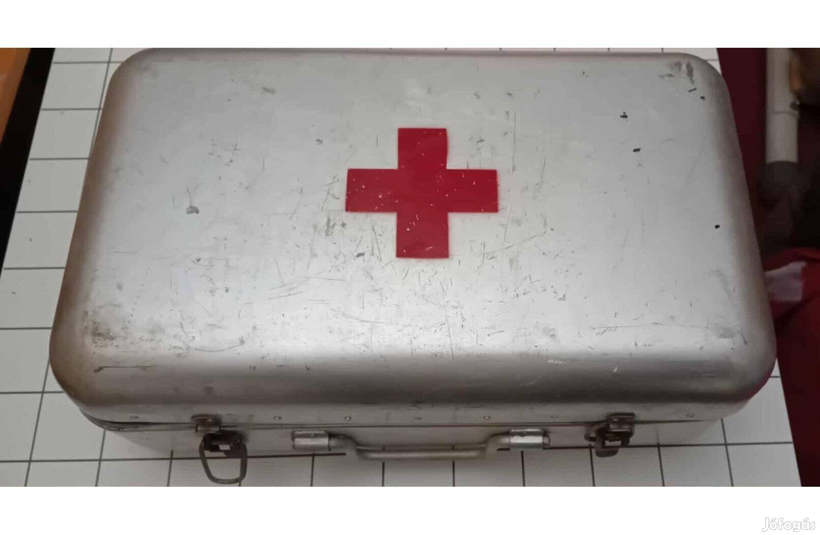 Régi alumínium mentőláda eladó