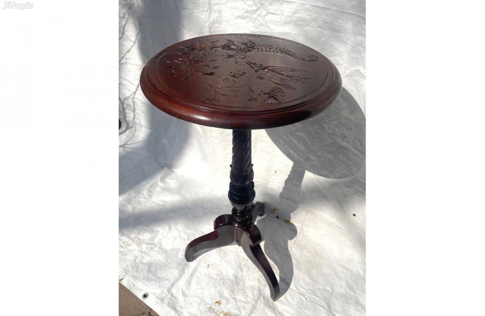 Régi antik stílusú mahagóni faragott kör asztalka borasztal