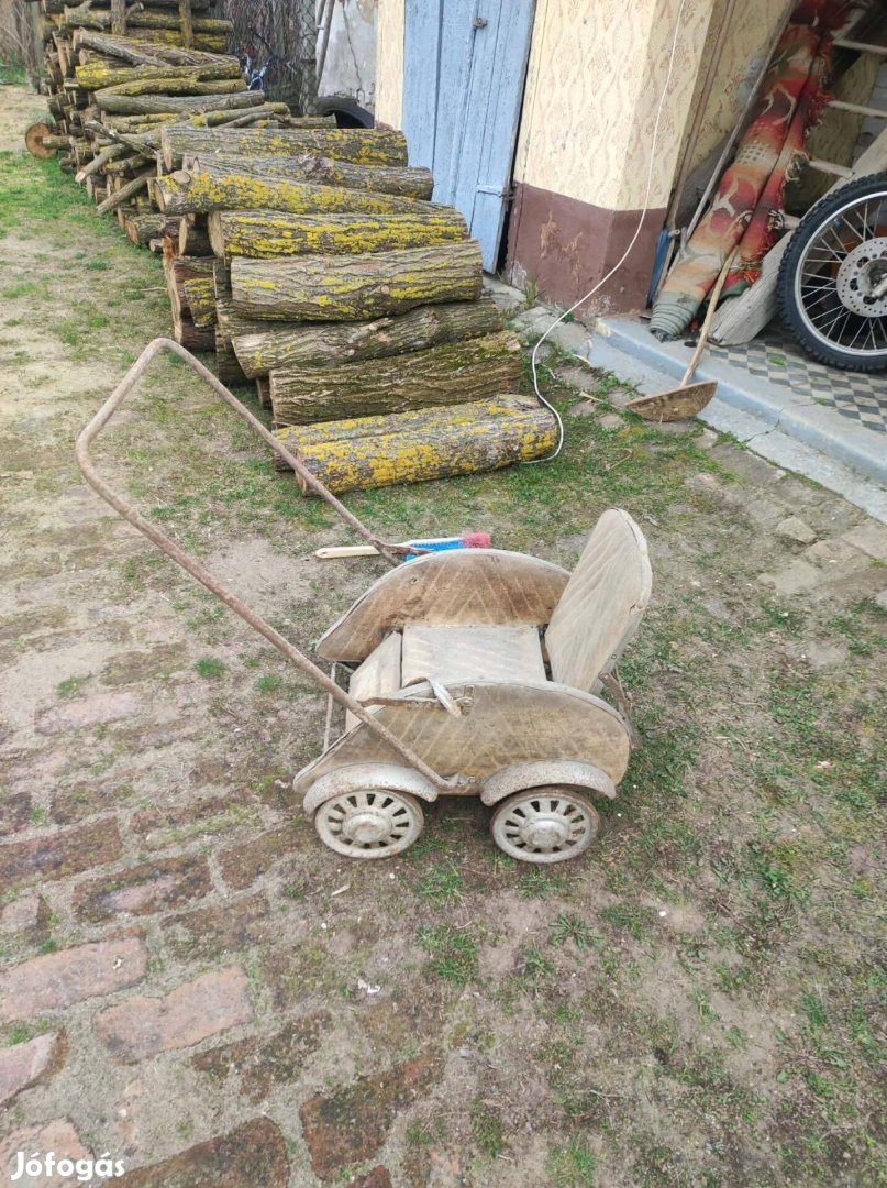 Régi babakocsi